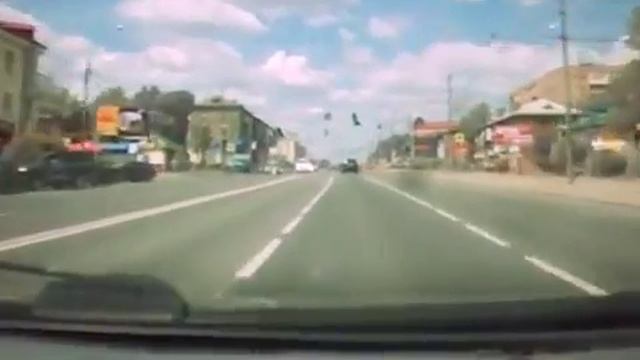 Момент переворота автомобиля в Смоленске смотреть онлайн