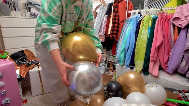 ДЕНЬ РОЖДЕНИЕ Дениса! Пакую 30 подарков! ПОДГОТОВКА К ДНЮ РОЖДЕНИЯ И ПРАЗДНОВАНИЕ!!!! VLOG смотреть онлайн