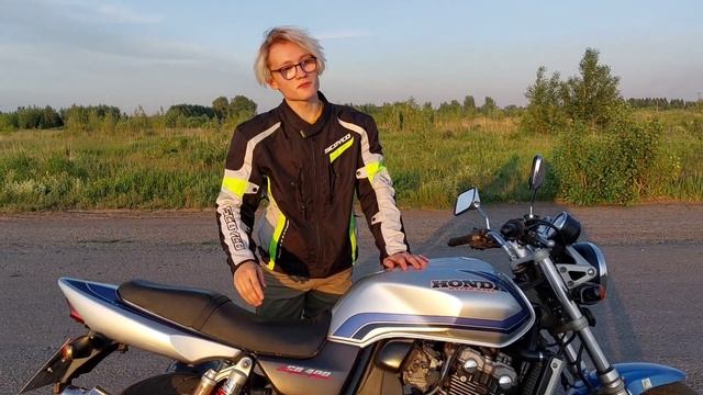 Honda CB 400 vtec [обзор культового мотоцикла] смотреть онлайн