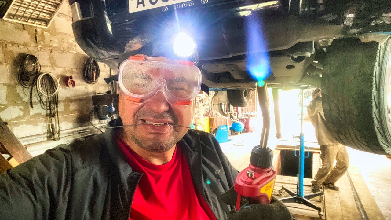 Запаиваем трубку кондиционера на Крузаке смотреть онлайн