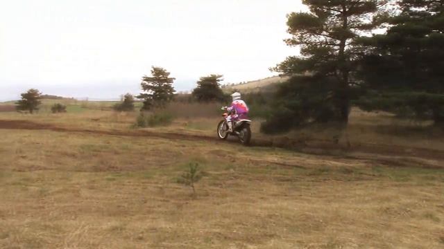 250 CRF 2014 dans les spéciales ! | ENDURO / Eycenac смотреть онлайн