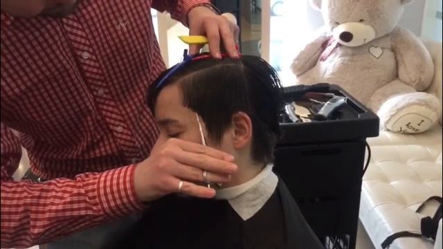 Короткая женская стрижка. Использую Расчески Y.S. Park смотреть онлайн