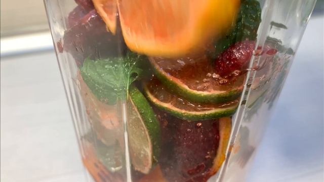 КЛУБНИЧНОЕ мохито простой рецепт коктейля смотреть онлайн