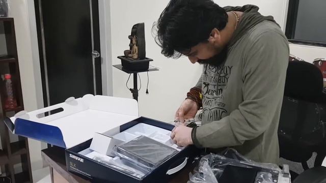 Unboxing SHURE SLX SM58 Wireless 1st Self Earned Mic Of My Life смотреть онлайн