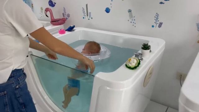 БАССЕЙН ДЛЯ МЛАДЕНЦЕВ В АНТАЛИИ. Детский Спа центр в Анталии. Дети в Турции смотреть онлайн