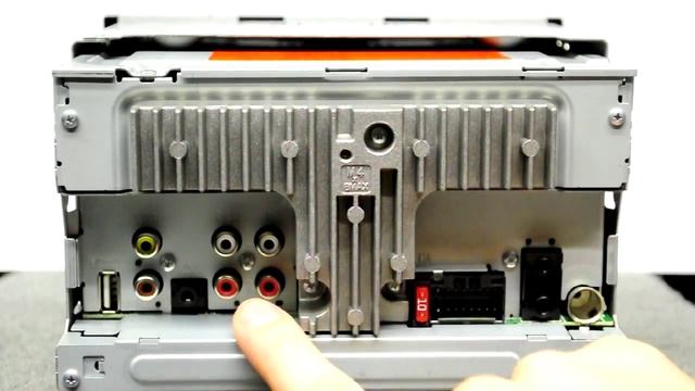 Краткий обзор Pioneer MVH AV270BT