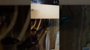 Газовая колонка как  снять крышку (переднюю панель) .