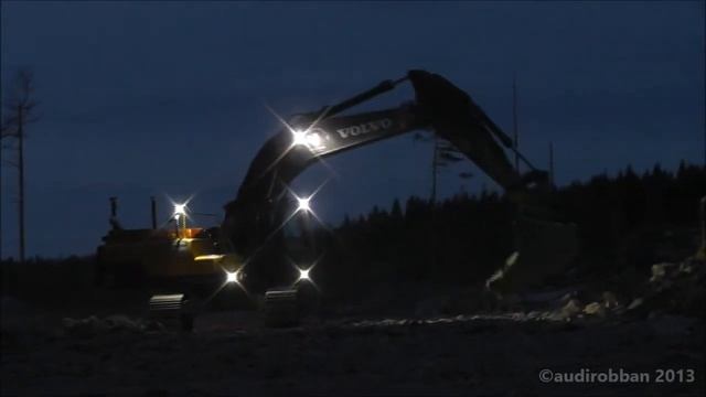 Volvo EC300DL Working смотреть онлайн