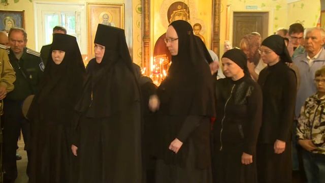 Митрополит Никодим совершил литургию в Одигитриевском монастыре смотреть онлайн