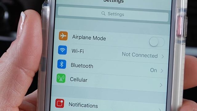 Pair Your iPhone And Enable Apple CarPlay | BMW Genius How-To смотреть онлайн