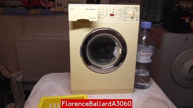 AEG Öko Lavamat Toy Washing Machine - Glasses Rags and Disposable Socks смотреть онлайн