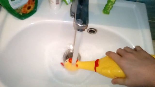 пытаю орущую курицу водой смотреть онлайн