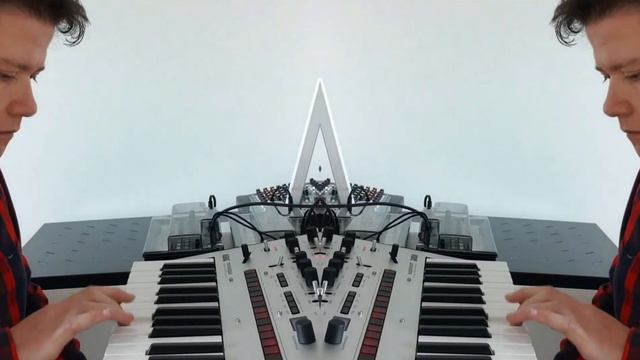 SNAP! Rhythm is a dancer - bass synth cover смотреть онлайн