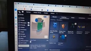 #24 Как надеть 2 предмета на плечо в роблокс?