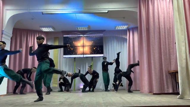 Танцевальная группа 11 классов. Гран-при? смотреть онлайн