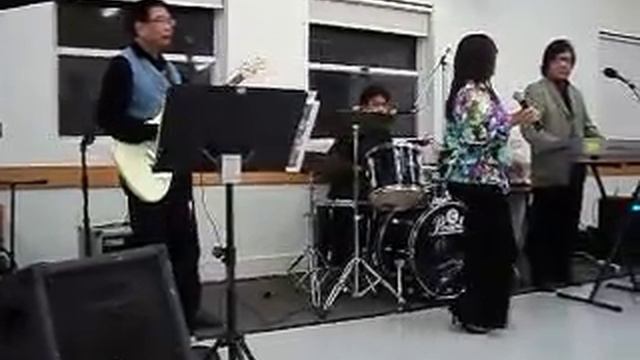 Lorna sings Love by Milt Gabler and Bert Kaempfert смотреть онлайн