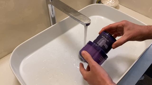 DYSON V11 COME SI PULISCE il serbatoio, filtri e spazzole TUTORIAL COMPLETO смотреть онлайн