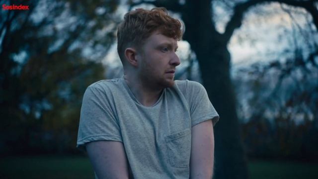 Смешной рекламный ролик приложения для знакомств «Bumble» с участием Хелены Бонэм-Картер//Озвучка смотреть онлайн