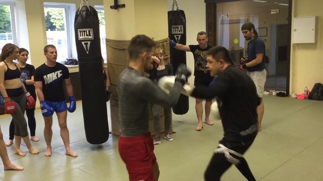 Прямой, контратака, двоечка. Тренировка ММА. FightBRO.ru - Москва, Таганская смотреть онлайн