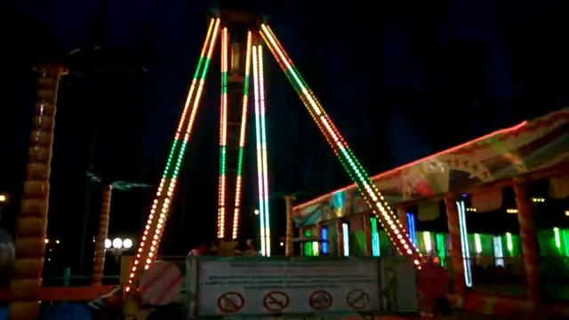 АТТРАКЦИОН "ЛЕТАЮЩАЯ ТАРЕЛКА"/МЫТИЩИНСКИЙ ПАРК смотреть онлайн