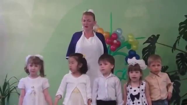 Смотрите на лицо воспитателя, когда дети читают стихи УМОРА[Look at the face of the смотреть онлайн