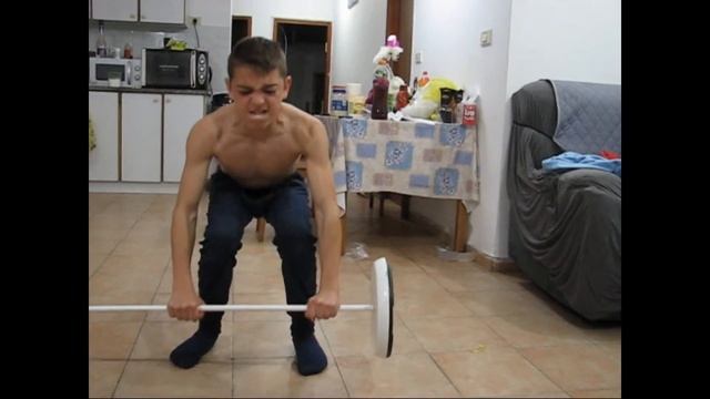 Мальчик в 15 лет установил новый мировой рекорд по поднятию штанги смотреть онлайн