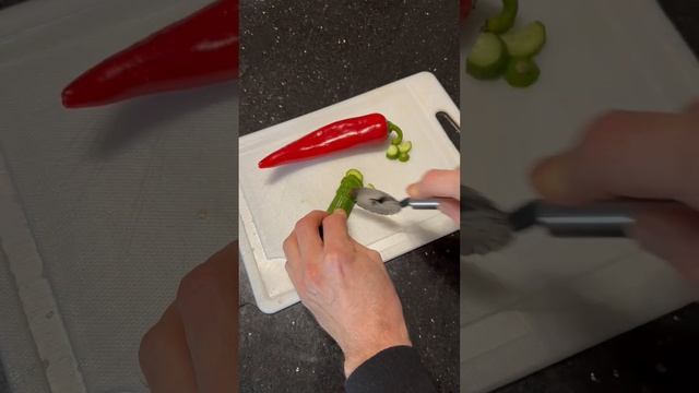 Как быстро нарезать овощи для салата | Лайфхаки от Нечетова | nechetoff |ПОДПИШИСЬ ⬇️? #shorts смотреть онлайн