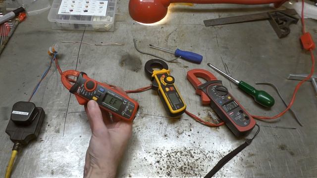 Clamp Meter Testing AC and DC смотреть онлайн