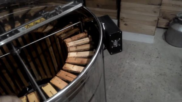 Ещё о радиальной медогонке фирмы Мелиса. 93.