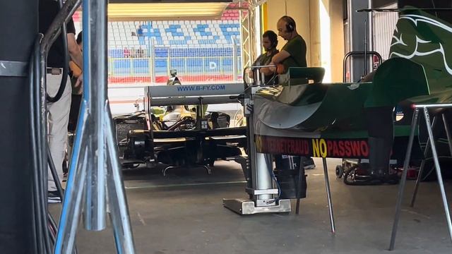 Formula 1 - Jaguar R5 V10 Cosworth | Klaas Zwart | Tabac Clasic GP TT Assen (2023) смотреть онлайн