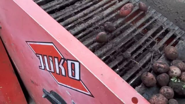 Уборка картофеля финской картофелекопалкой Juko смотреть онлайн