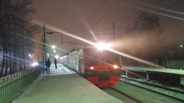 Электропоезд ЭД4М-0379 платформа Гагаринская смотреть онлайн