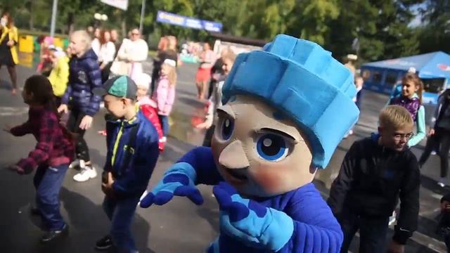 Танцевальный флешмоб ФК Малибу в Кемерово. Team 23 смотреть онлайн