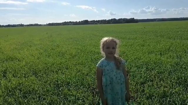 Дегтярева Ульяна читает стихотворение Елены Калигановой "Россия – родина моя" смотреть онлайн