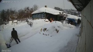 Очистка двора снегоуборщиком Hyundai S 500