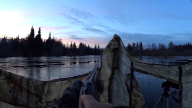 Весенняя охота на уток. Часть 1. Жизнь в тайге. Дикая кухня. Финская свеча. Готовка на костре смотреть онлайн