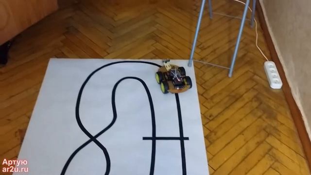 Arduino машинка, ездящая по линии v0.5 смотреть онлайн