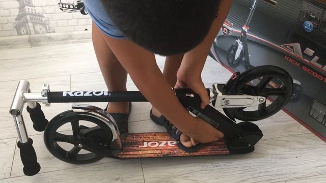 Scooter Razor A5 lux Самокат складной Razor A5 смотреть онлайн