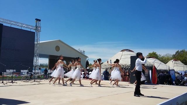Классический танец. Танцевальная группа "Мурас" смотреть онлайн