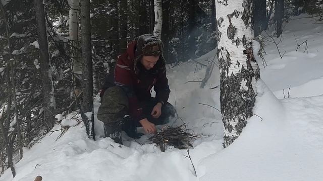 Рыбалка в глухозимье. Готовим солянку на костре. смотреть онлайн