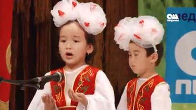 Девочка читает молитву и плачет(1) смотреть онлайн