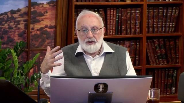 Почему тяжело человеку убедиться, что за товарищем стоит Творец? смотреть онлайн