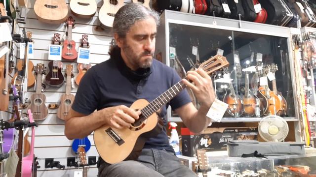 Fan Fret Uma Ukulele смотреть онлайн