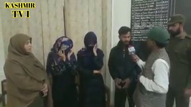 Pakistan Gujarat News | Gujarat University Ki Tik Tok Girls Ke Hathon | By Azad Kashmir News