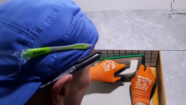 Mozaika a zrcadla v koupelně. Úzká rohová lišta Schluter FINEC. Obkladač Praha смотреть онлайн