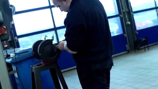 Toomey Nissan | Nissan Manufacturer Service | Book a service online смотреть онлайн