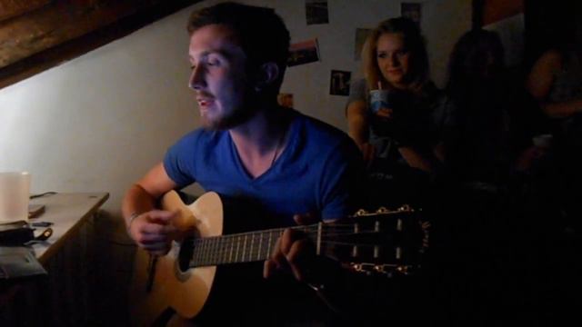 Cathal Reynolds singing his Erasmus Song - Alcalá смотреть онлайн