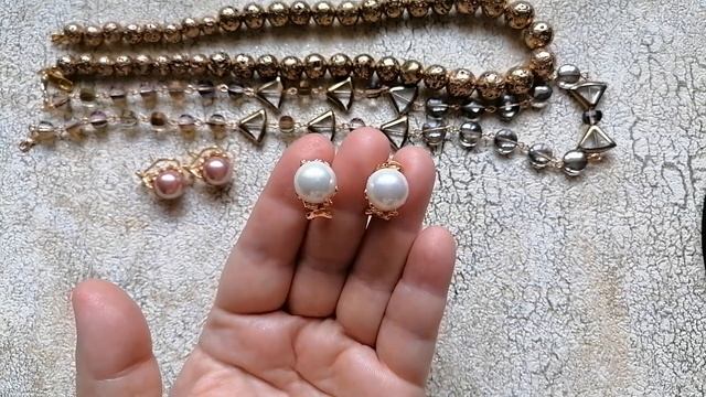119. Серьги с жемчугом майорка. Обзор бижутерии ручной работы. смотреть онлайн