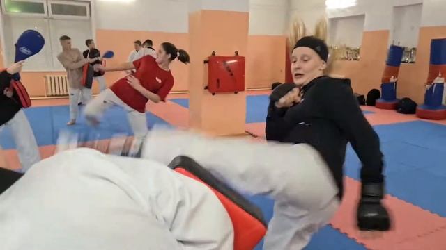 Старшая сборная. Отработка ударов в подушку и ракетку с подбивом. смотреть онлайн