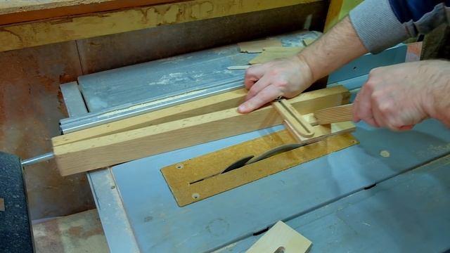 Каретка для циркулярной пилы | Пилим на клин ножки табуретов или столов смотреть онлайн